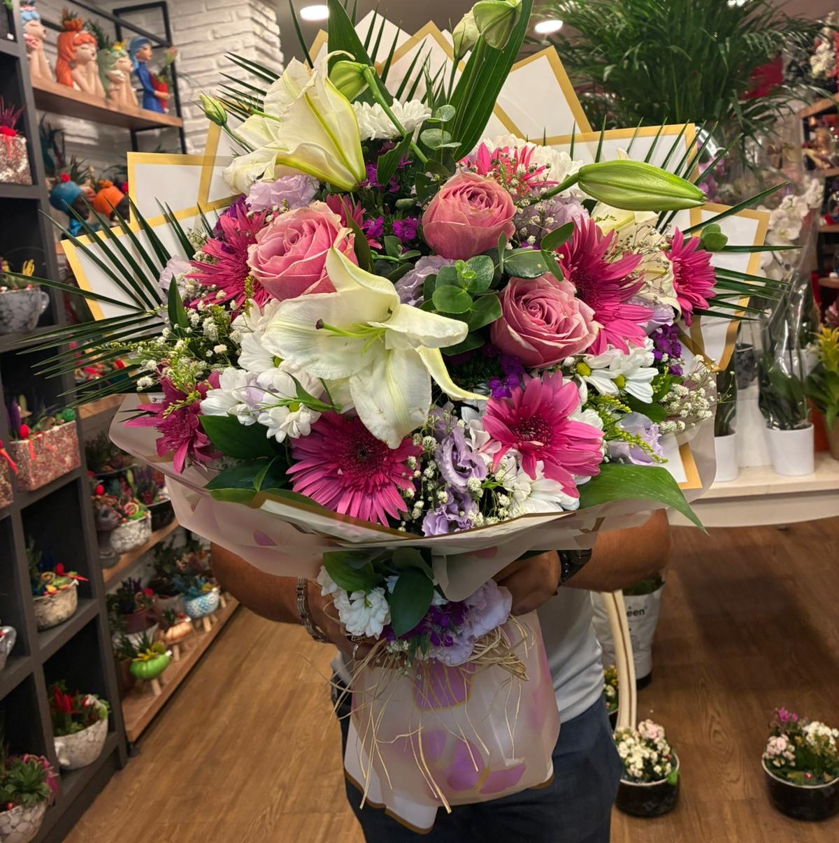 pembe-beyaz-karisik-lilyum-mevsim-buketi-38