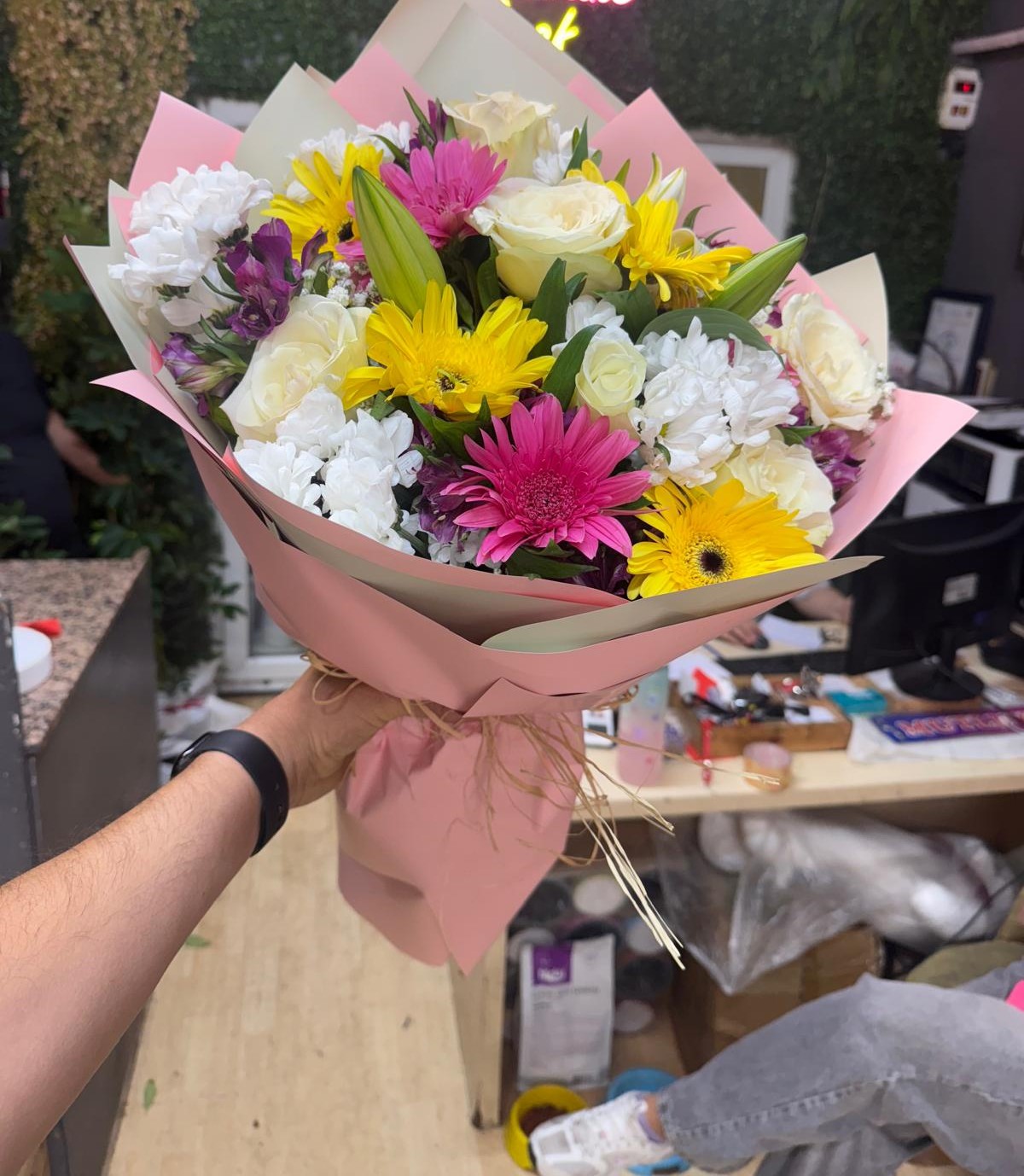 beyaz-gullu-karisik-kir-buketi-18