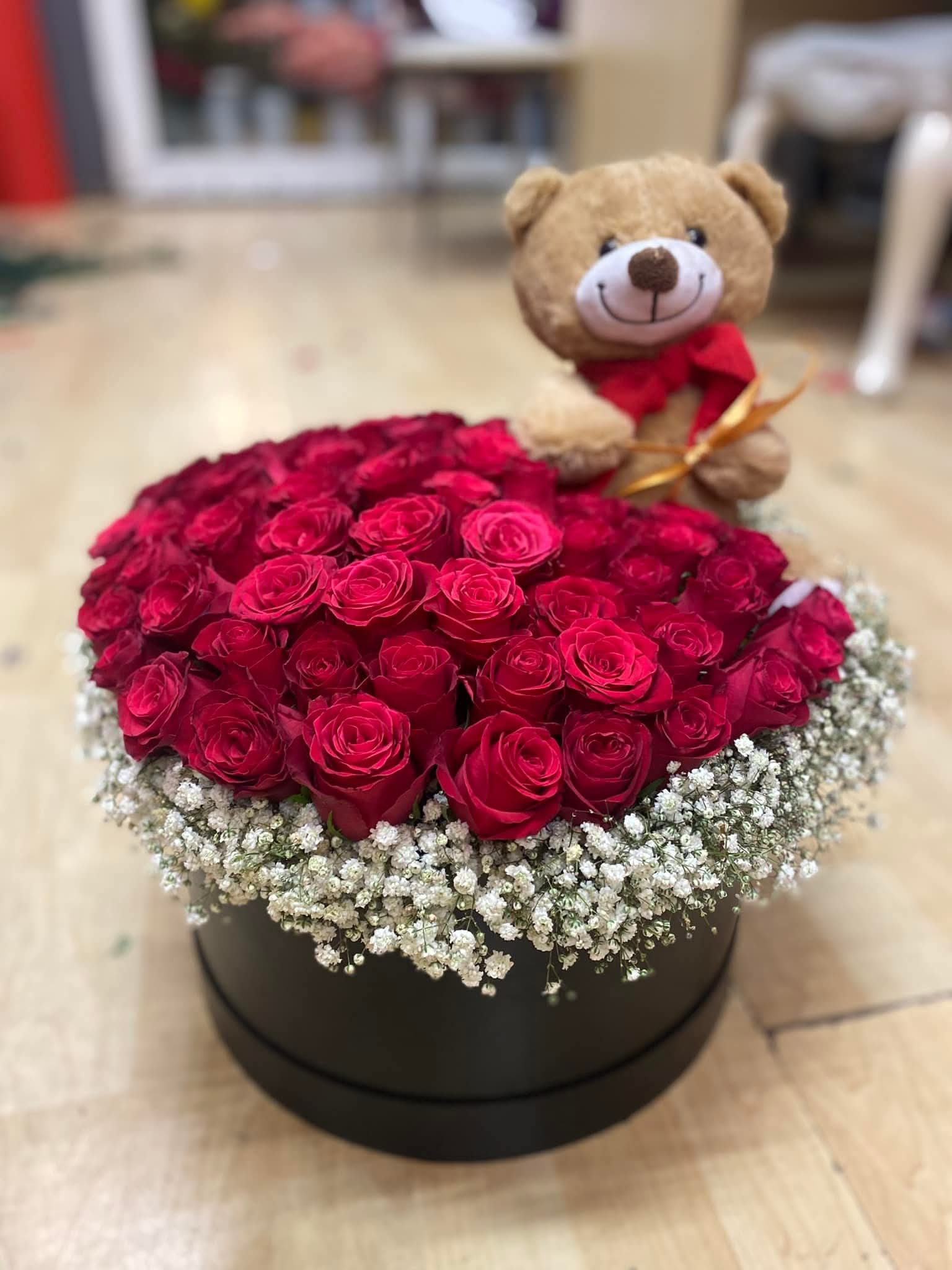 pelus-ayicikli-siyah-kutuda-70-gul-arajmani-12