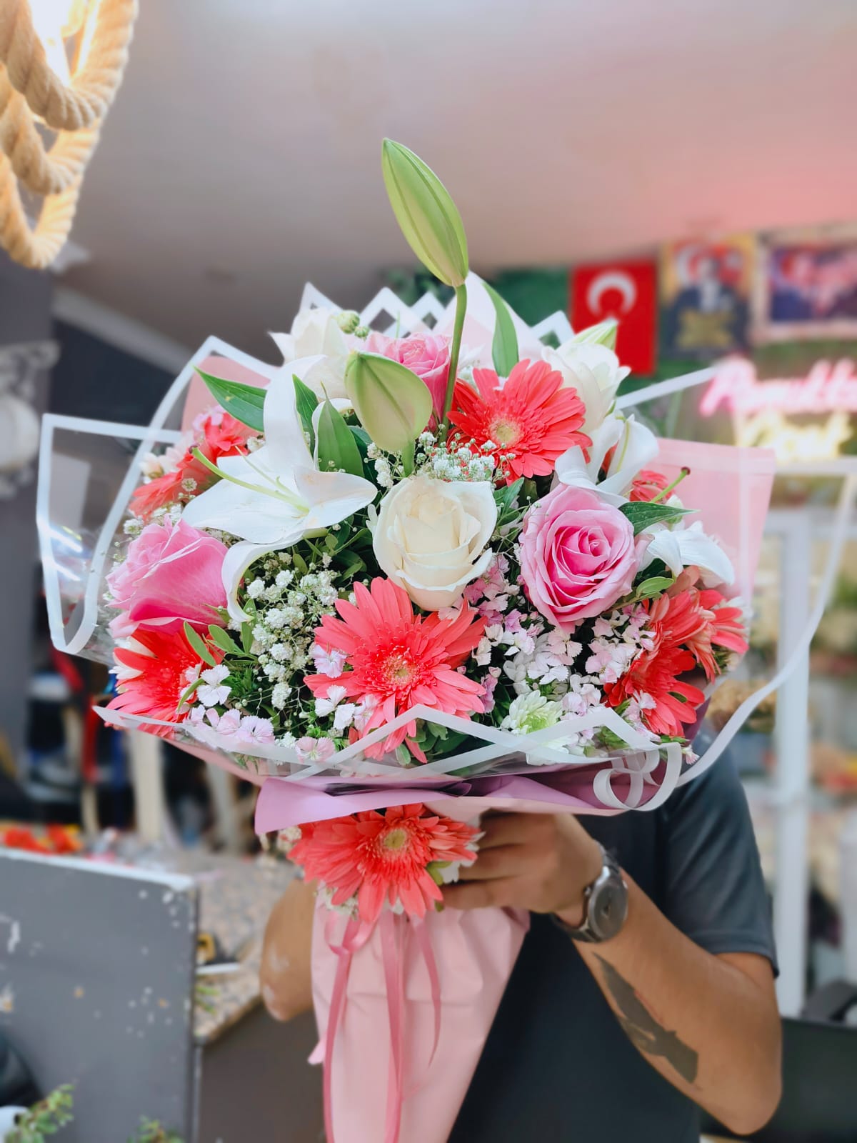 pembe-ve-beyazin-dogusu-cicek-buketi--32