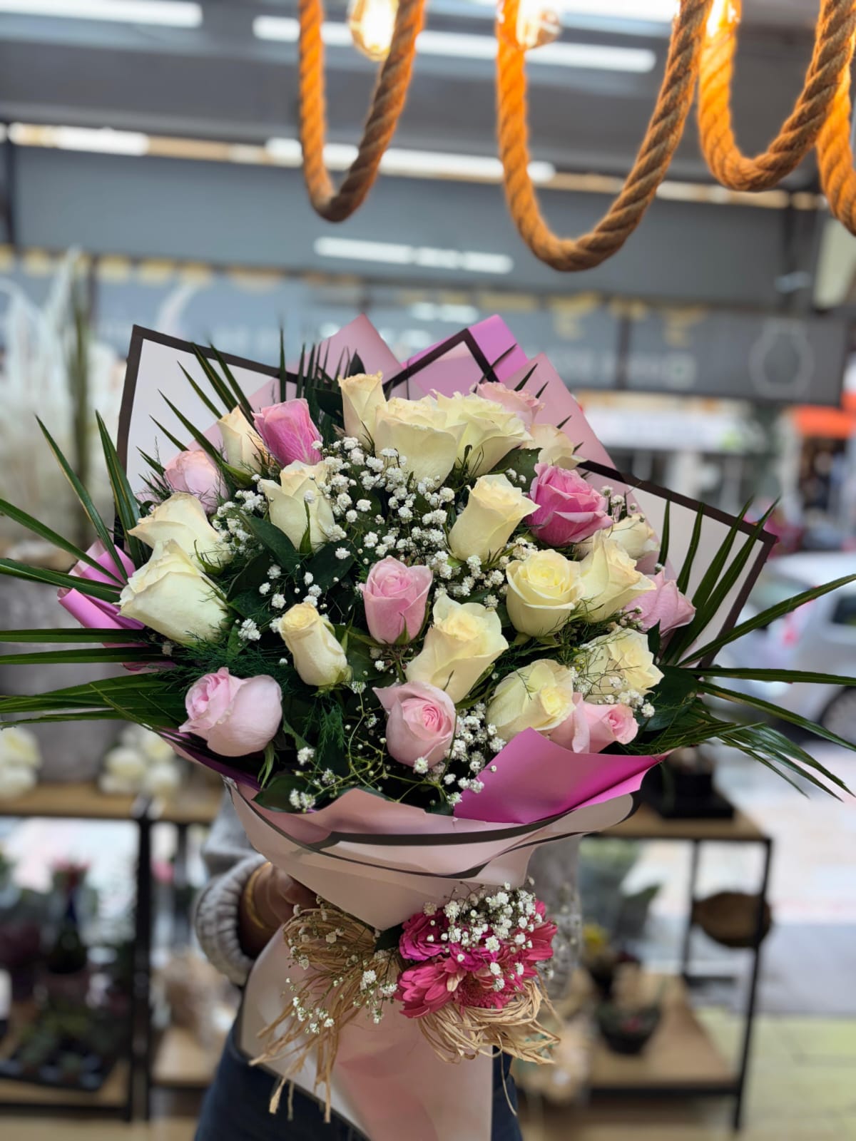 25-adet-pembe-beyaz-gul-buketi--07