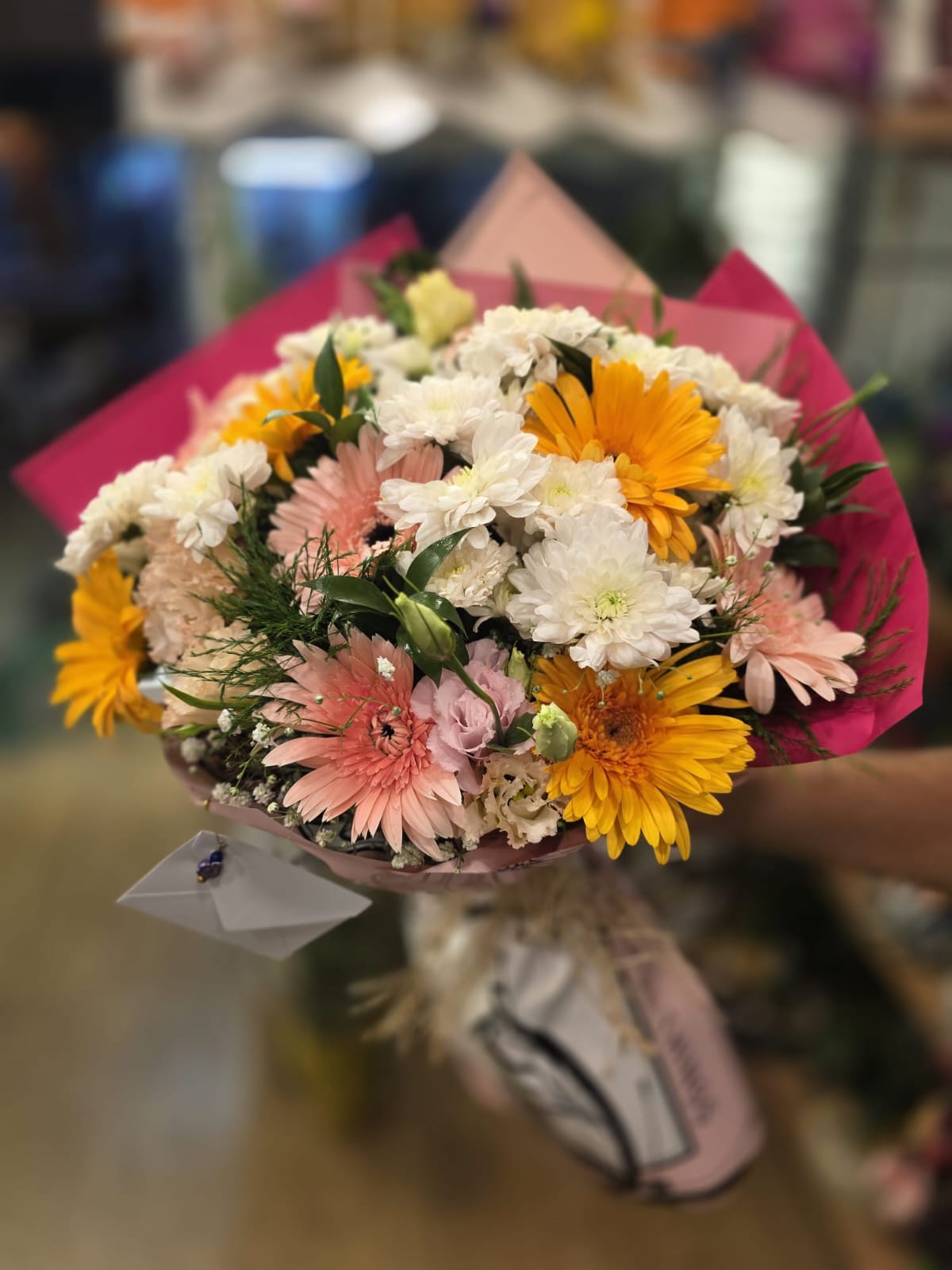 kir-ciceklerinden-olusan-renkli-karisik-buket--03