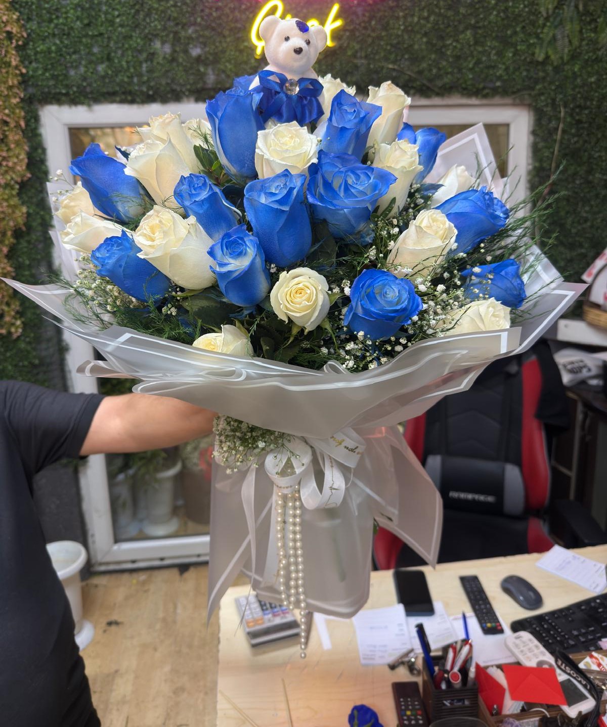 41-adet-mavi-beyaz-gul-buketi--44