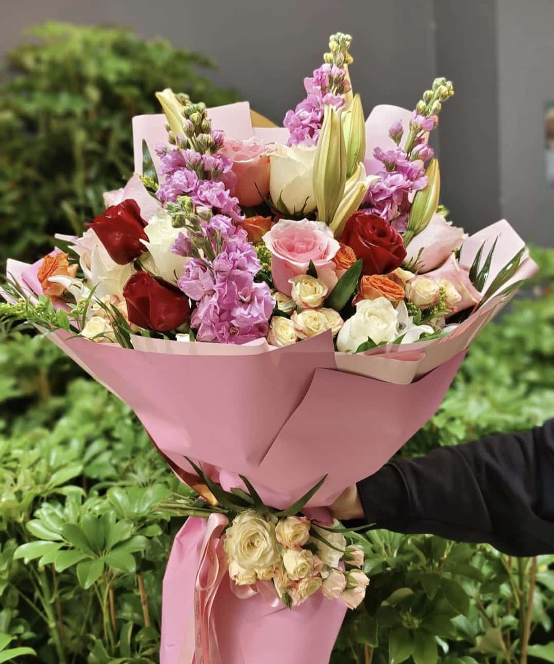 renkli-gullerin-karisik-kir-cicekleri-ile-bulusmasi-30