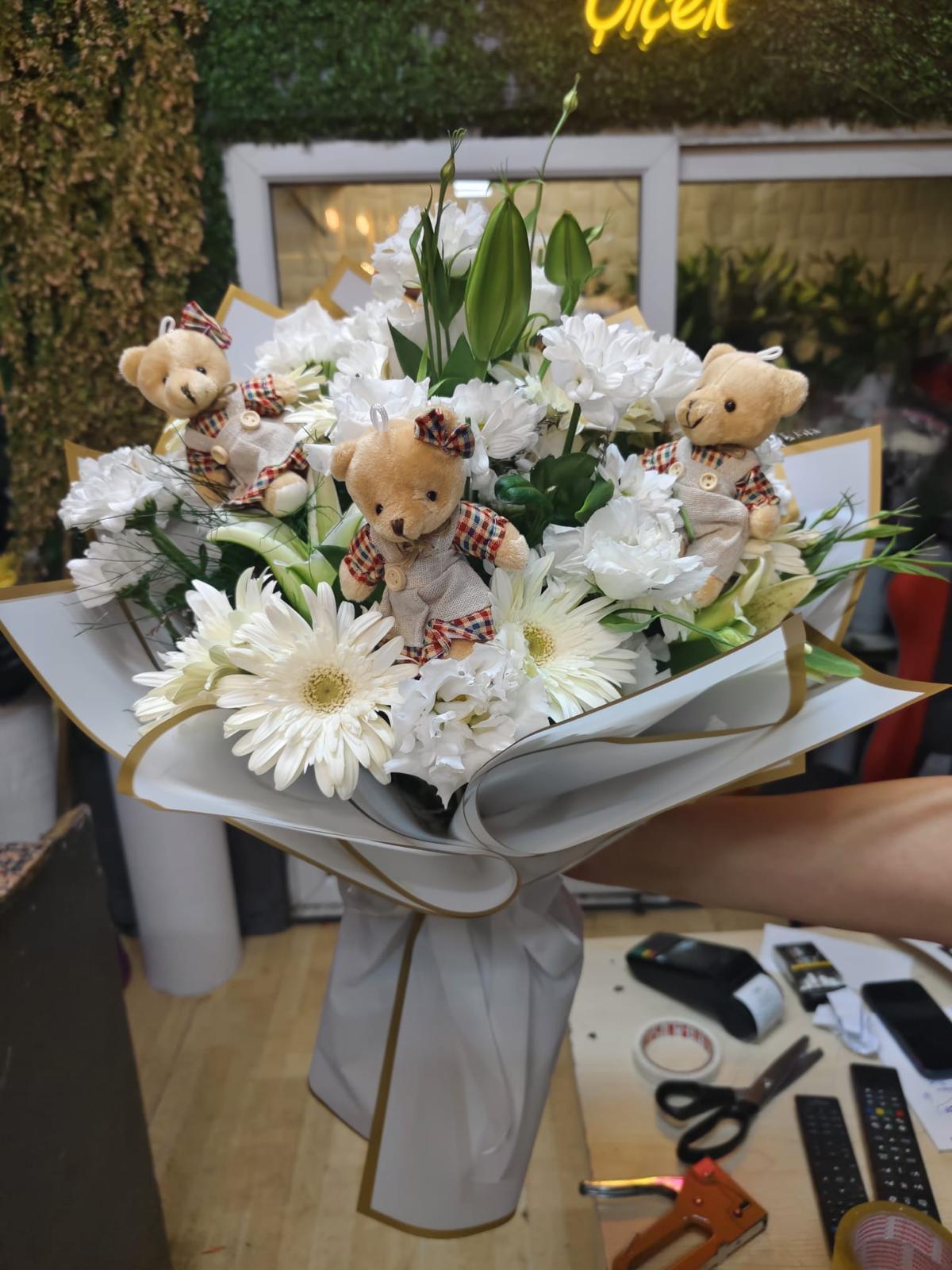 mini-pelus-ayicikli-beyaz-guzellik-kir-buketi-17